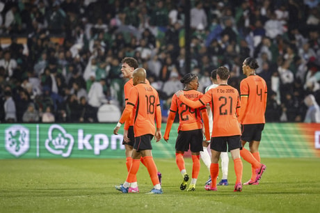 Het Nederlands elftal in de oefeninterland tegen Algerije