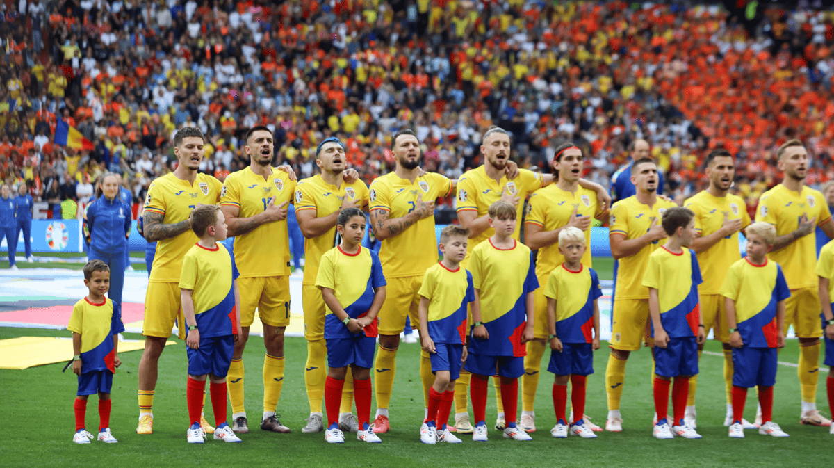 Het elftal van Roemenië voorafgaand aan het EK-duel met Nederland