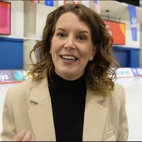 Ireen Wüst voor de camera van de NOS