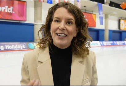 Ireen Wüst voor de camera van de NOS