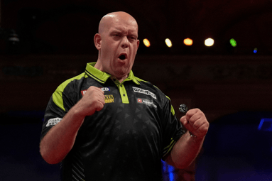 Michael van Gerwen viert zijn overwinning