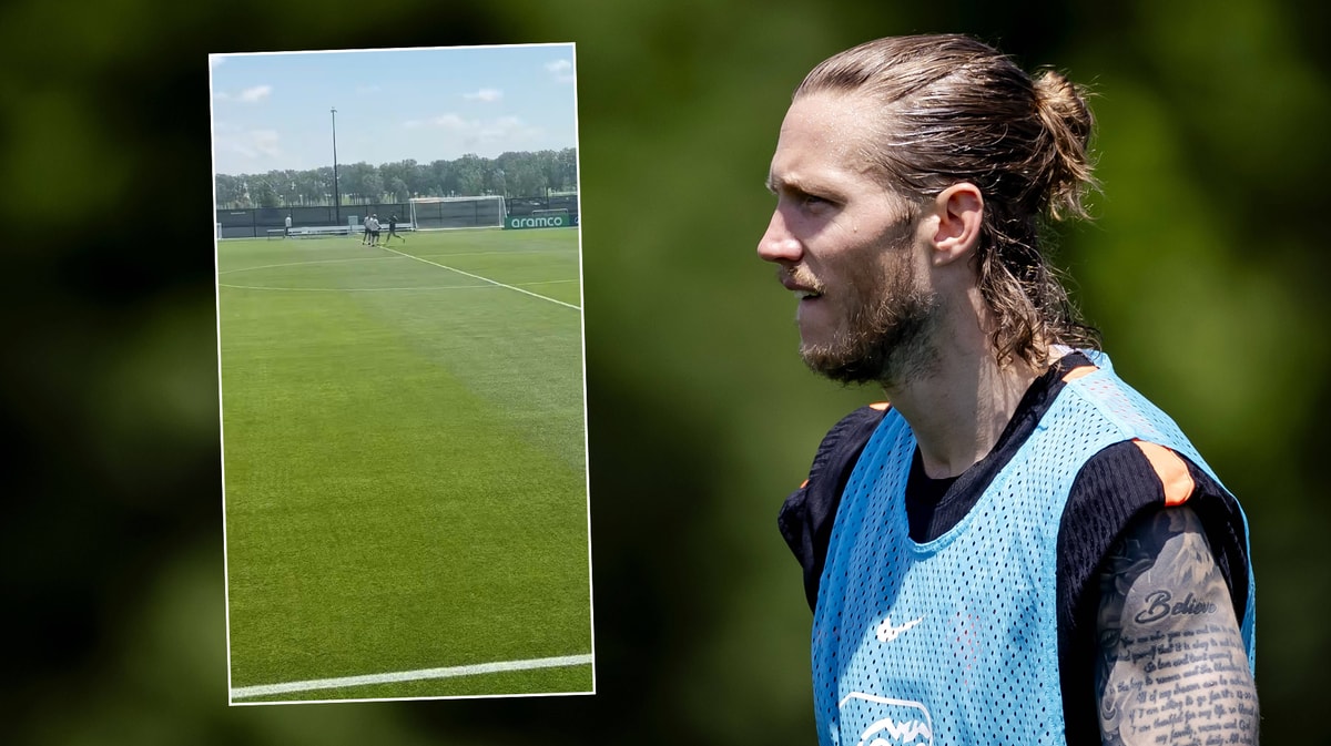 Wout Weghorst op de training van Oranje