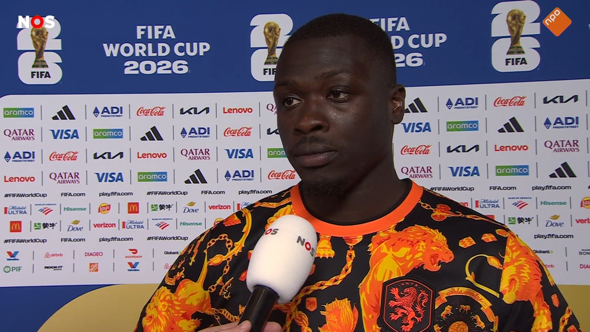 Brian Brobbey voor de camera van de NOS
