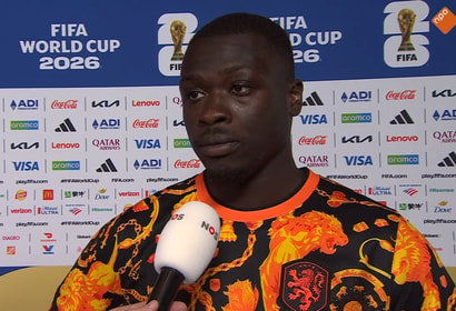 Brian Brobbey voor de camera van de NOS