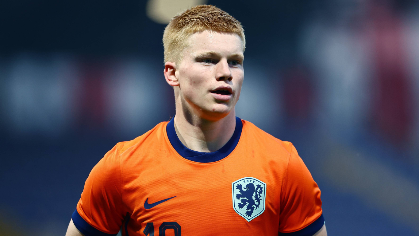 Kees Smit in actie voor Jong Oranje