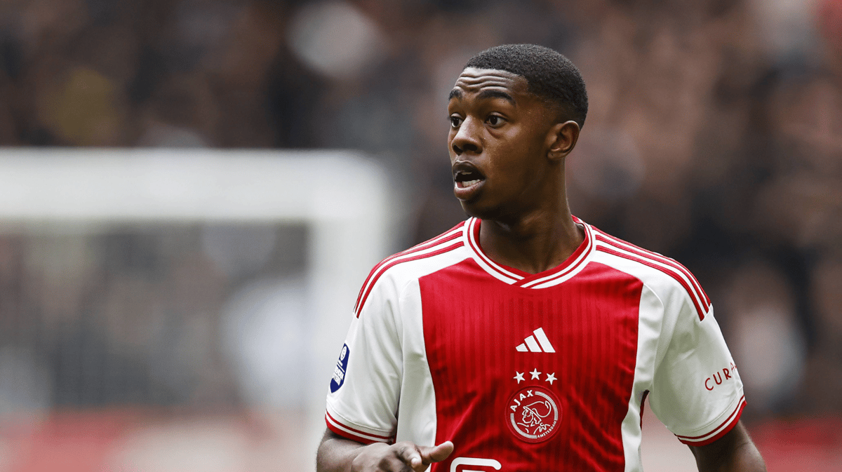 Amourricho van Axel Dongen in actie voor Ajax