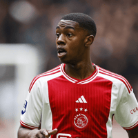 Amourricho van Axel Dongen in actie voor Ajax
