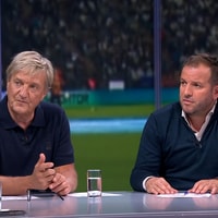 Wim Kieft en Rafael van der Vaart in de studio van de NOS