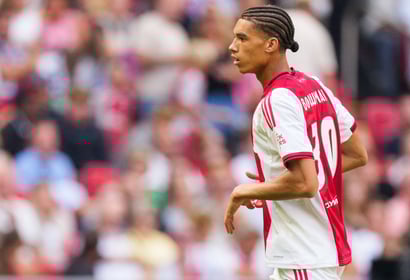 Aaron Bouwman in het shirt van Ajax