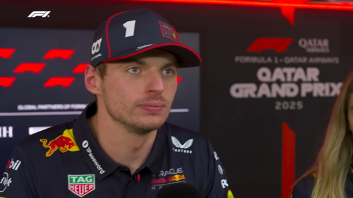 Max Verstappen voor de camera van de Formule 1