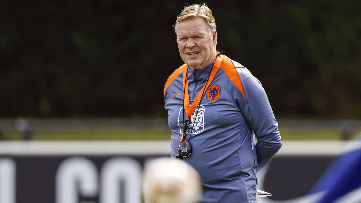 Bondscoach Ronald Koeman tijdens de training
