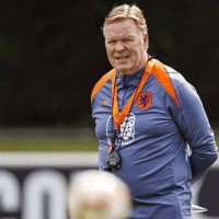 Bondscoach Ronald Koeman tijdens de training