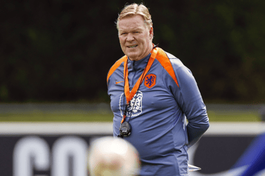 Bondscoach Ronald Koeman tijdens de training