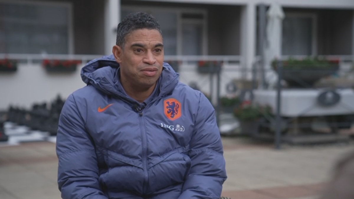 Michael Reiziger voor de camera van ESPN