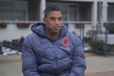 Michael Reiziger voor de camera van ESPN