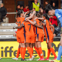 Oranje viert een doelpunt tegen Oostenrijk