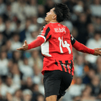 Tijjani Reijnders scoort voor AC Milan