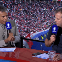Rafael van der Vaart en Pierre van Hooijdonk bij de NOS