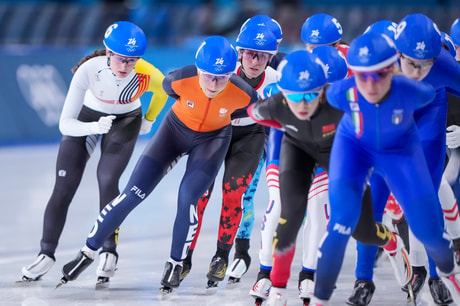 Marijke Groenewoud tijdens de massastart op de Olympische Spelen van 2026.