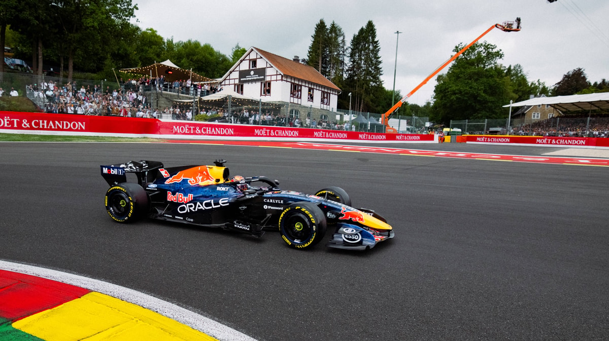Max Verstappen in de RB22