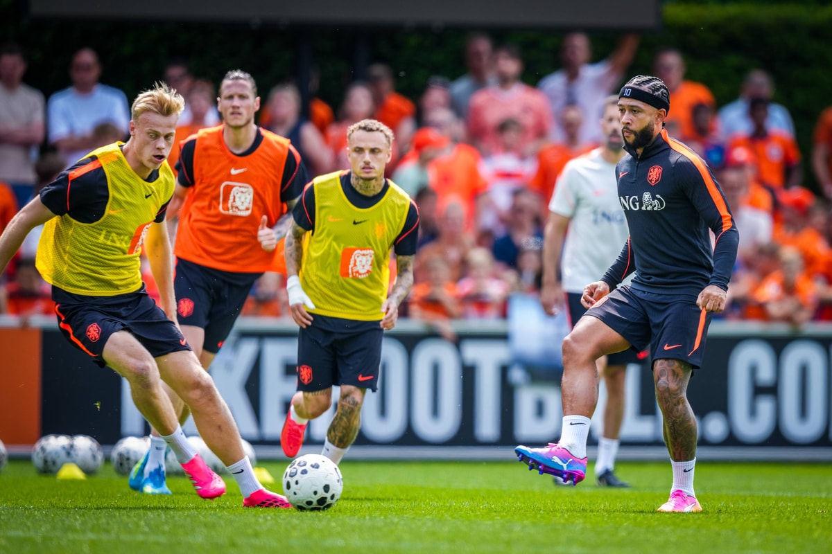 Het Nederlands elftal tijdens een training