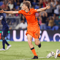 Dean Huijsen in actie voor Oranje Onder-17