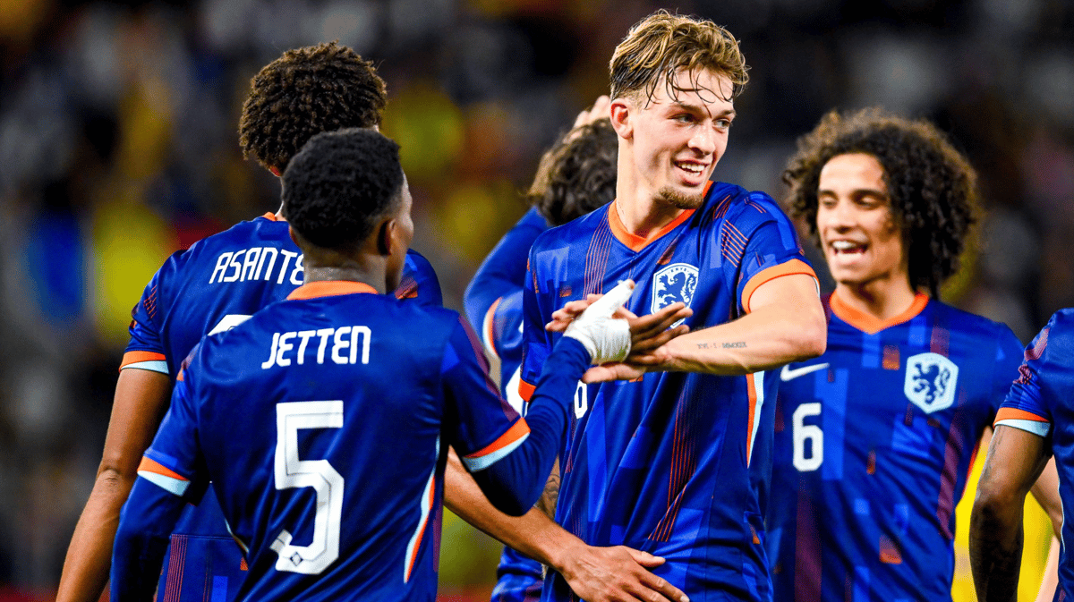 Jong Oranje viert de treffer van Luciano Valente