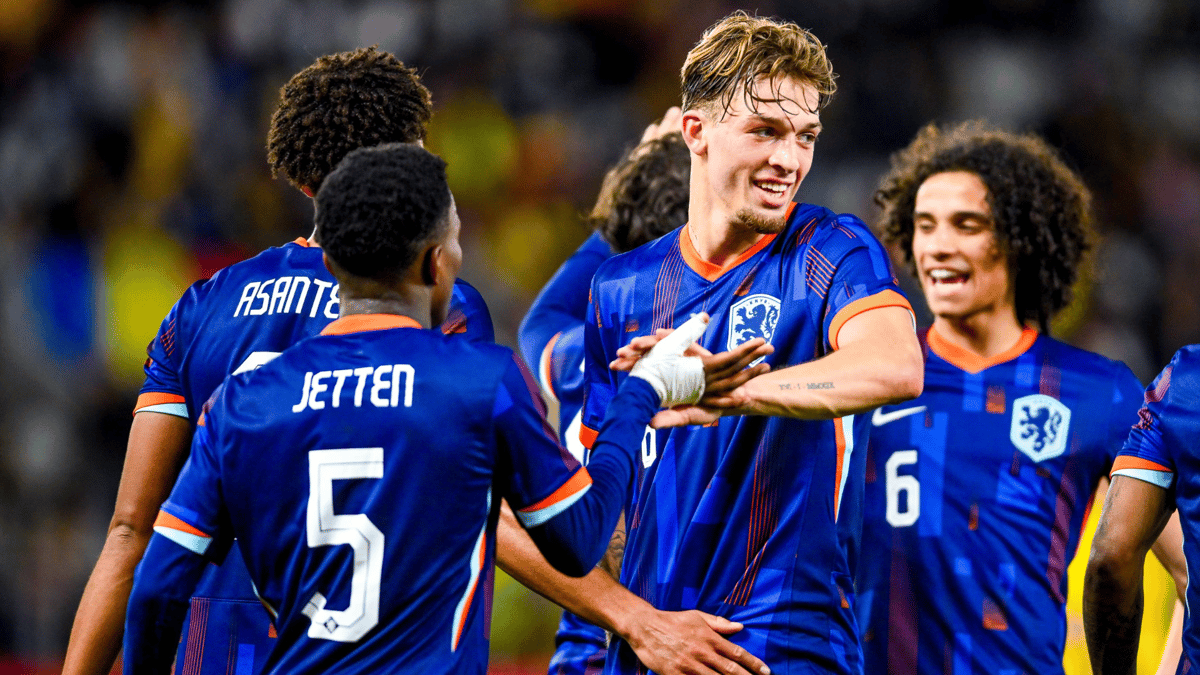 Jong Oranje viert de treffer van Luciano Valente