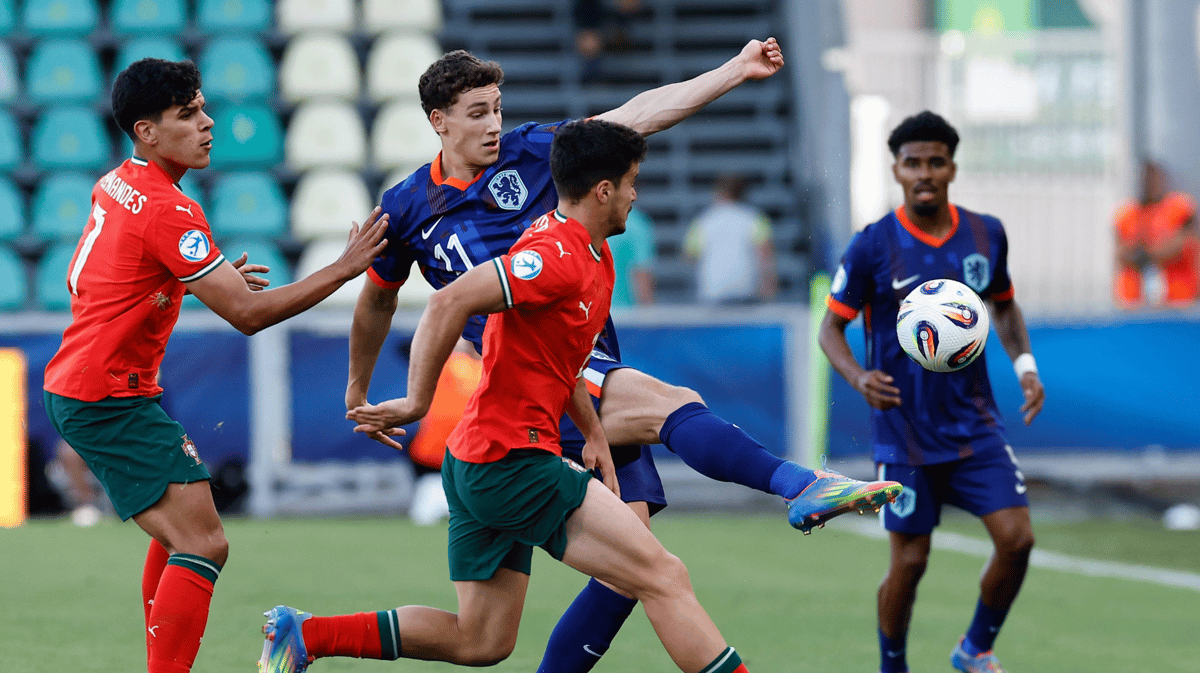 Ruben van Bommel in actie voor Jong Oranje