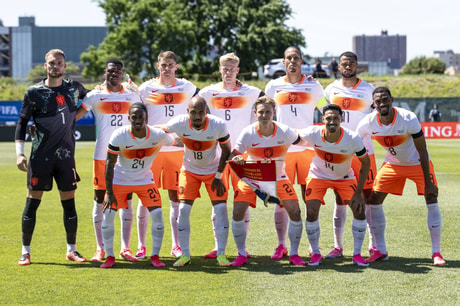 De opstelling van het Nederlands elftal tegen Oezbekistan