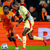 Jeremie Frimpong in duel met Nico Williams