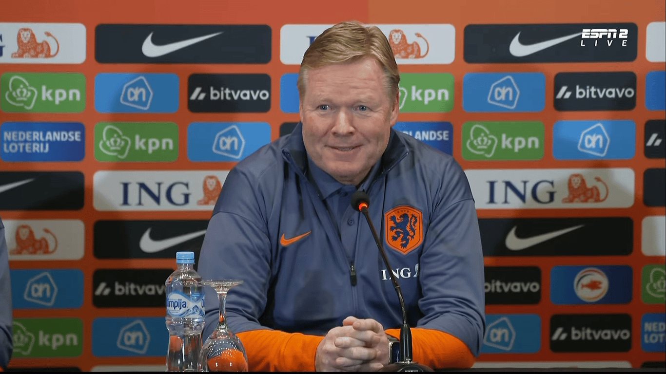 Bondscoach Ronald Koeman tijdens de persconferentie van Oranje