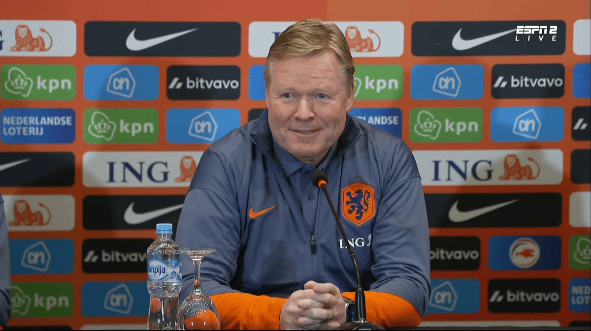 Bondscoach Ronald Koeman tijdens de persconferentie van Oranje