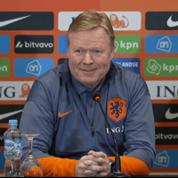 Bondscoach Ronald Koeman tijdens de persconferentie van Oranje