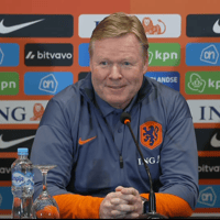 Bondscoach Ronald Koeman tijdens de persconferentie van Oranje