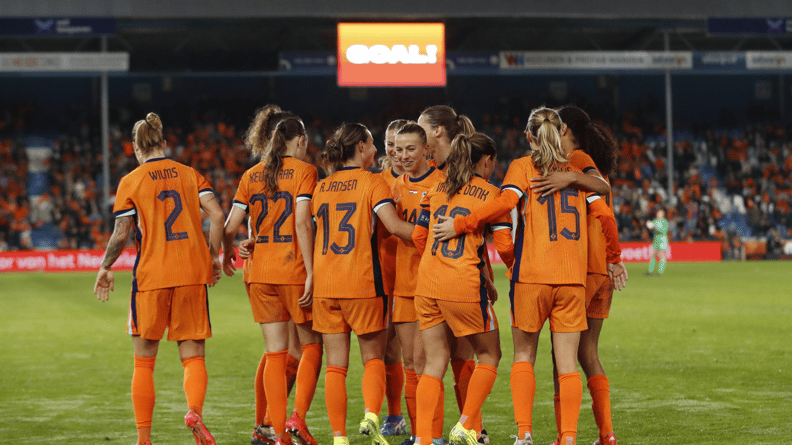 De Oranje Leeuwinnen vieren feest