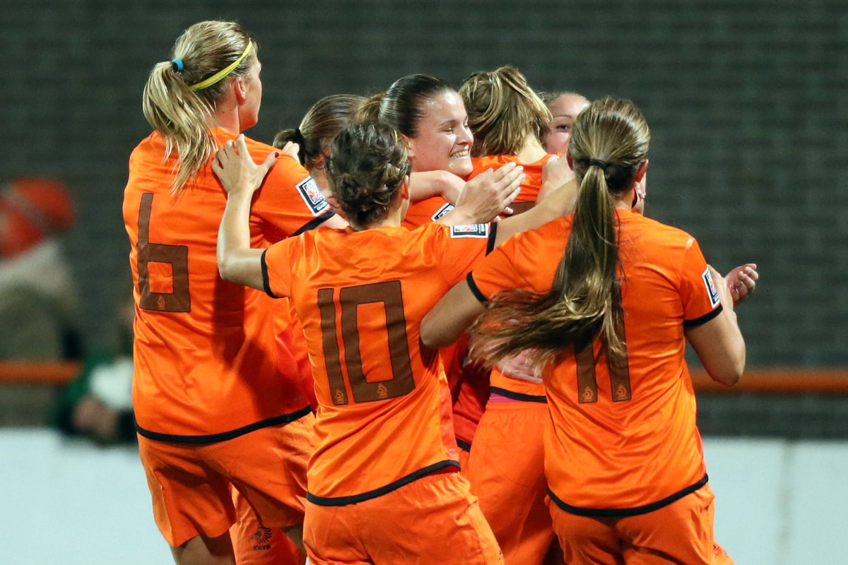 Vivianne Miedema maakte op 26 oktober 2013 als zeventienjarige haar eerste drie doelpunten voor Oranje tijdens de 0-7-zege op Portugal.
