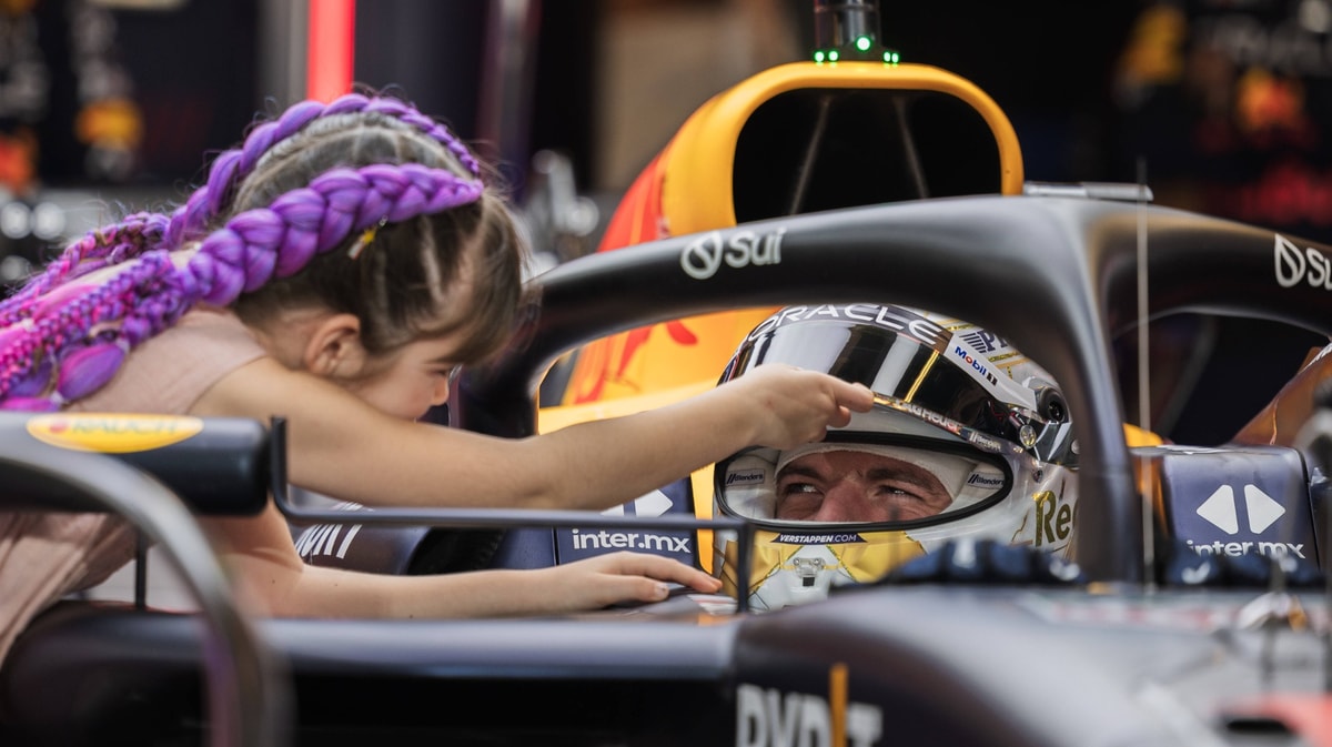 Max Verstappen samen met Penelope, de dochter van Kelly Piquet en ex-F1-coureur Daniil Kvyat