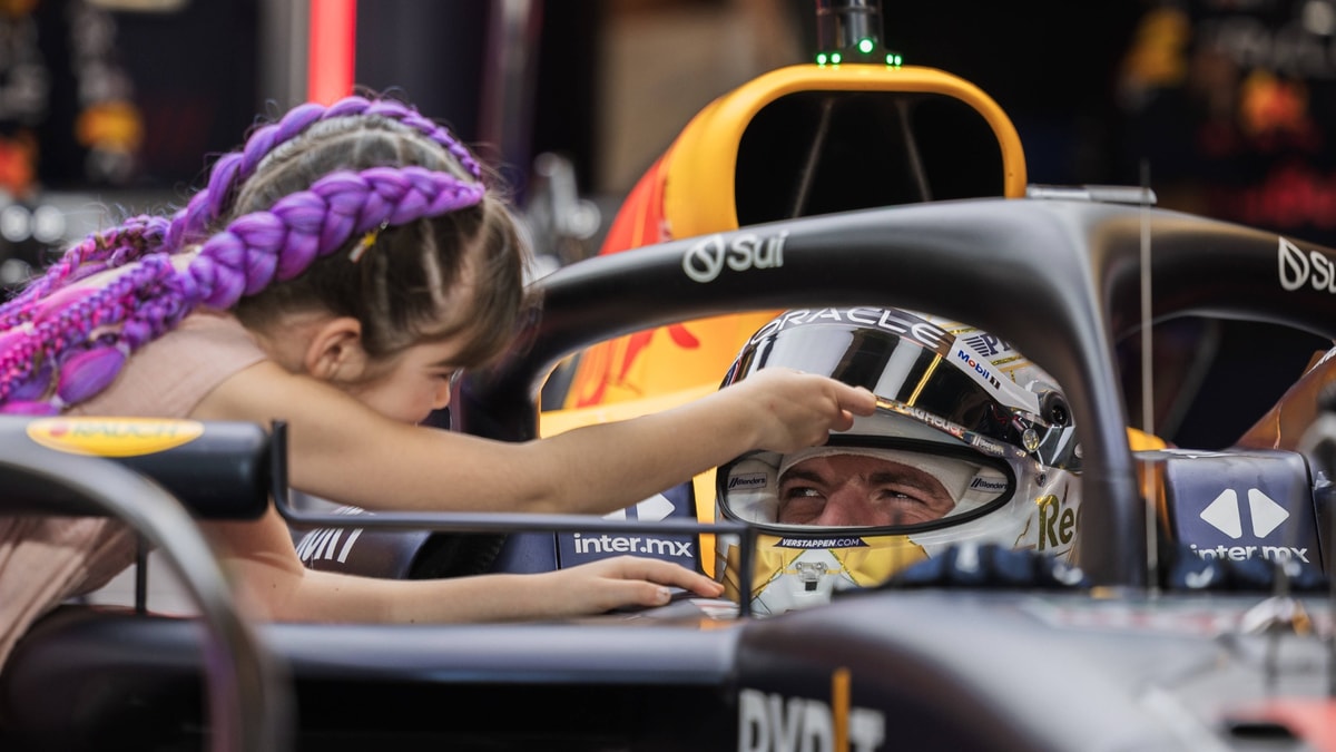 Max Verstappen samen met Penelope, de dochter van Kelly Piquet en ex-F1-coureur Daniil Kvyat