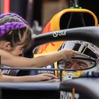 Max Verstappen samen met Penelope, de dochter van Kelly Piquet en ex-F1-coureur Daniil Kvyat