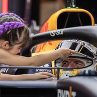 Max Verstappen samen met Penelope, de dochter van Kelly Piquet en ex-F1-coureur Daniil Kvyat