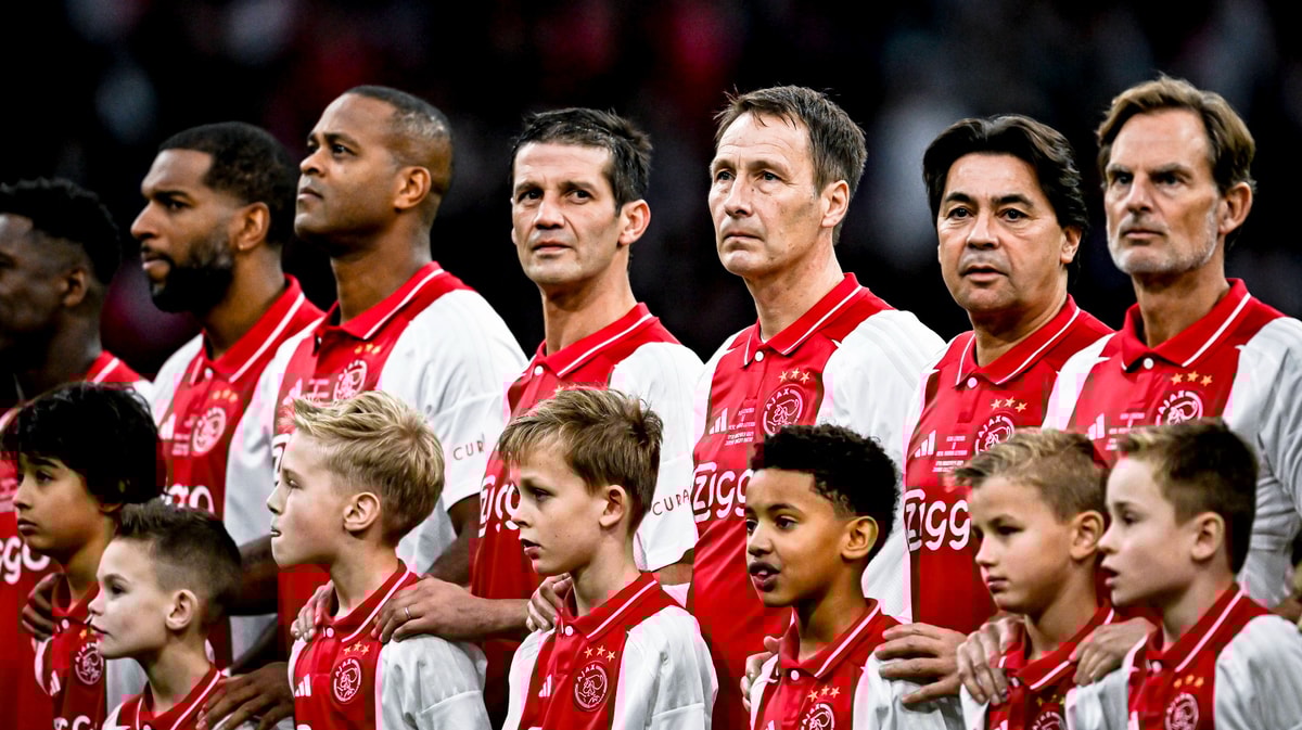 Antonia stelt dat Kluivert minder krediet bij Ajax krijgt vanwege zijn huidskleur