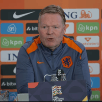 Bondscoach Ronald Koeman tijdens de persconferentie van Oranje