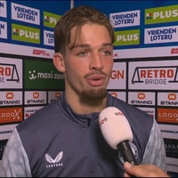 Luciano Valente voor de camera van de NOS