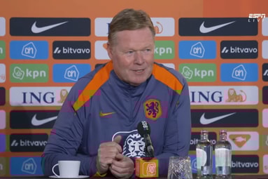 Ronald Koeman tijdens de persconferentie van het Nederlands elftal