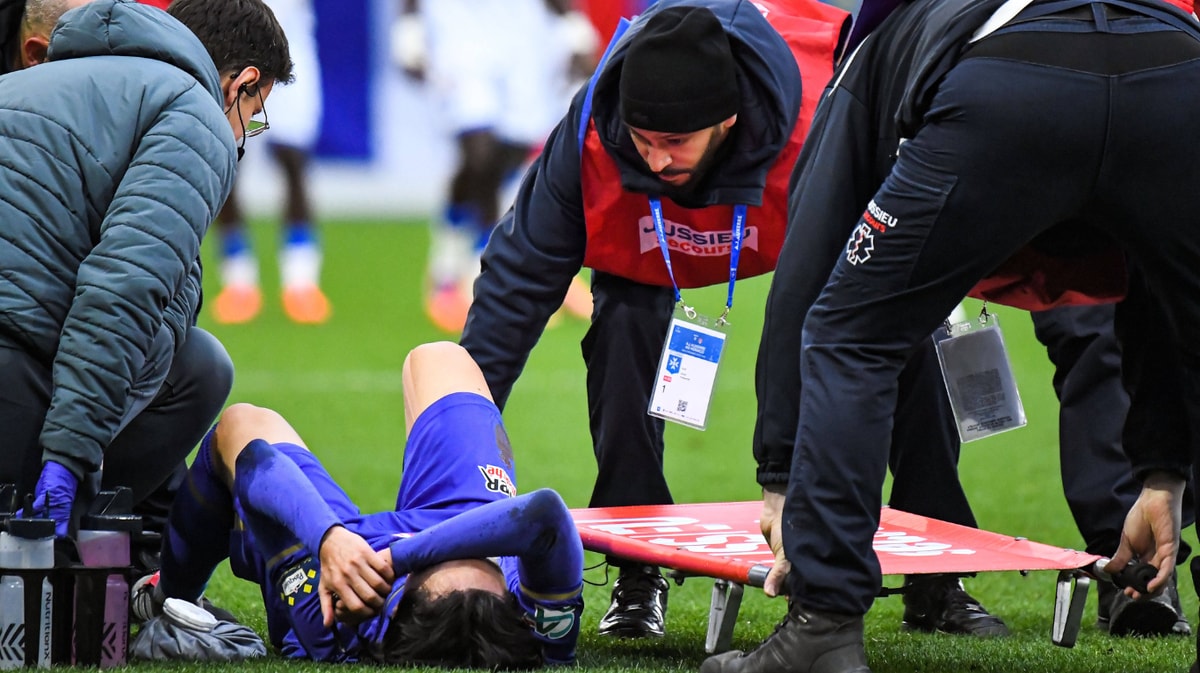 Zware knieblessure Takumi Minamino 