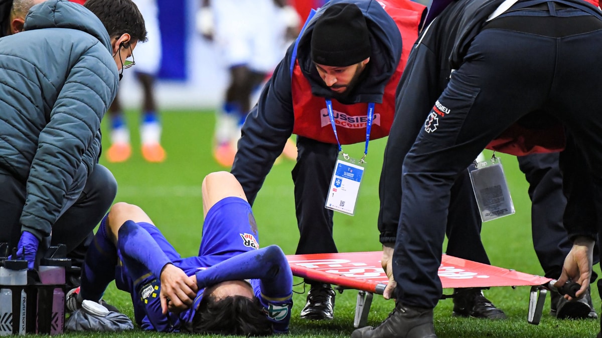 Zware knieblessure Takumi Minamino 