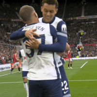Micky van de Ven maakt indruk tijdens Manchester United - Tottenham Hotspur in de Premier League