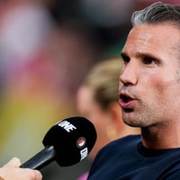 Robin van Persie voor de microfoon van Feyenoord One