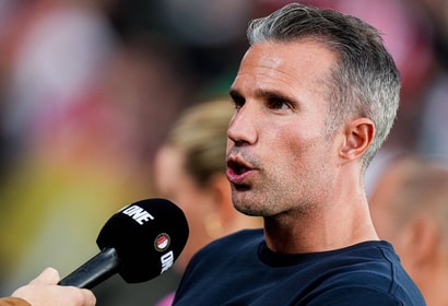 Robin van Persie voor de microfoon van Feyenoord One